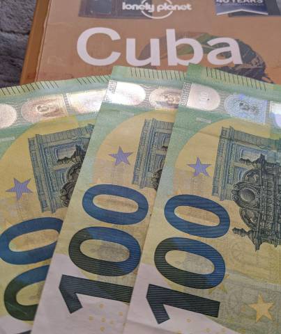 300 EUROS