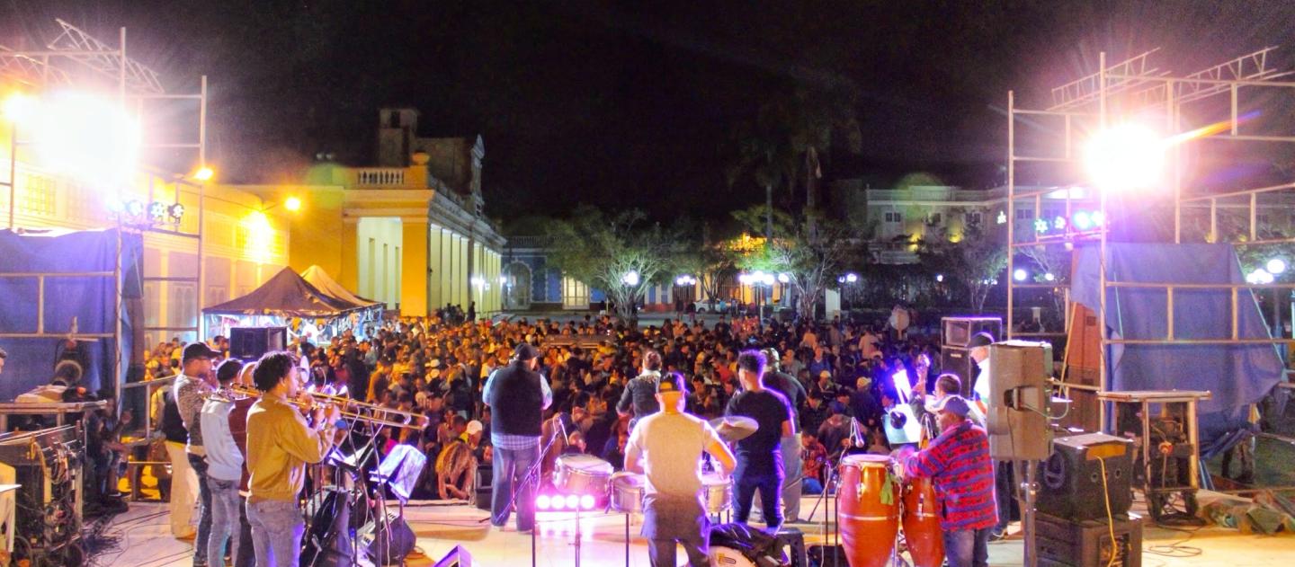 Uma banda apresenta em Trinidad, Cuba