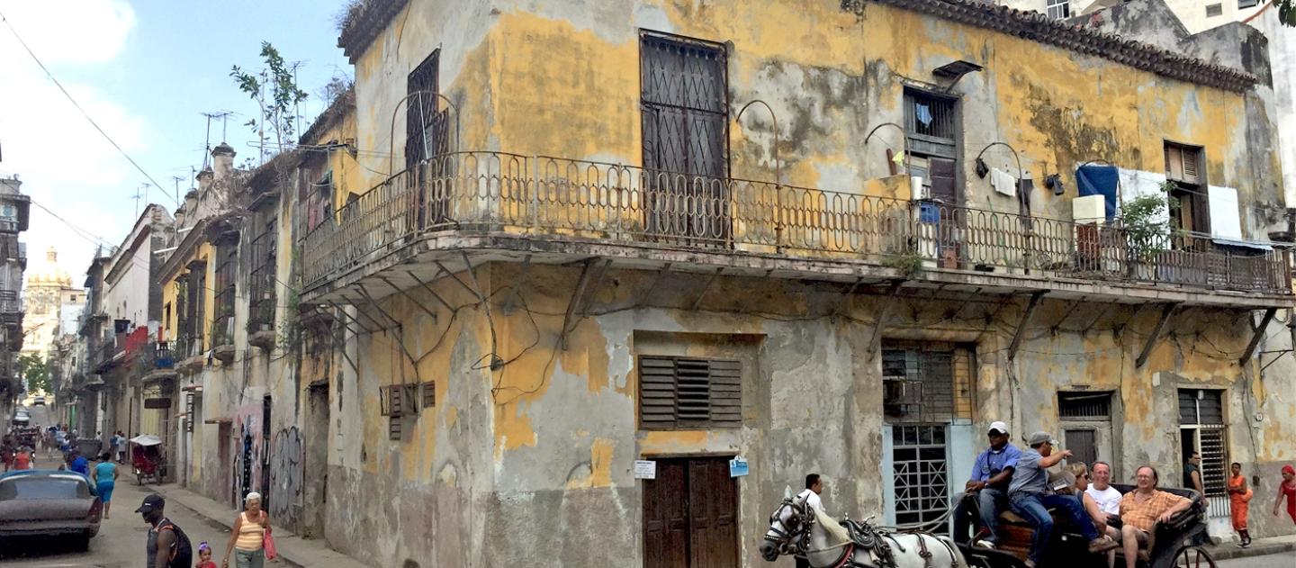 Uma charrete em Havana Velha, Cuba