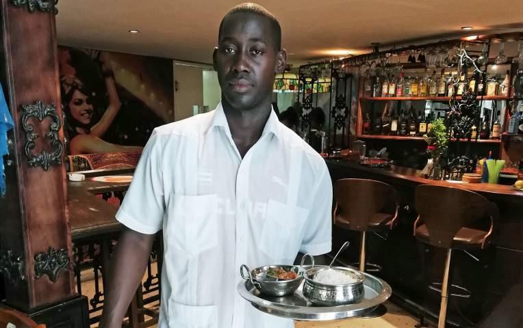 indian-waiter
