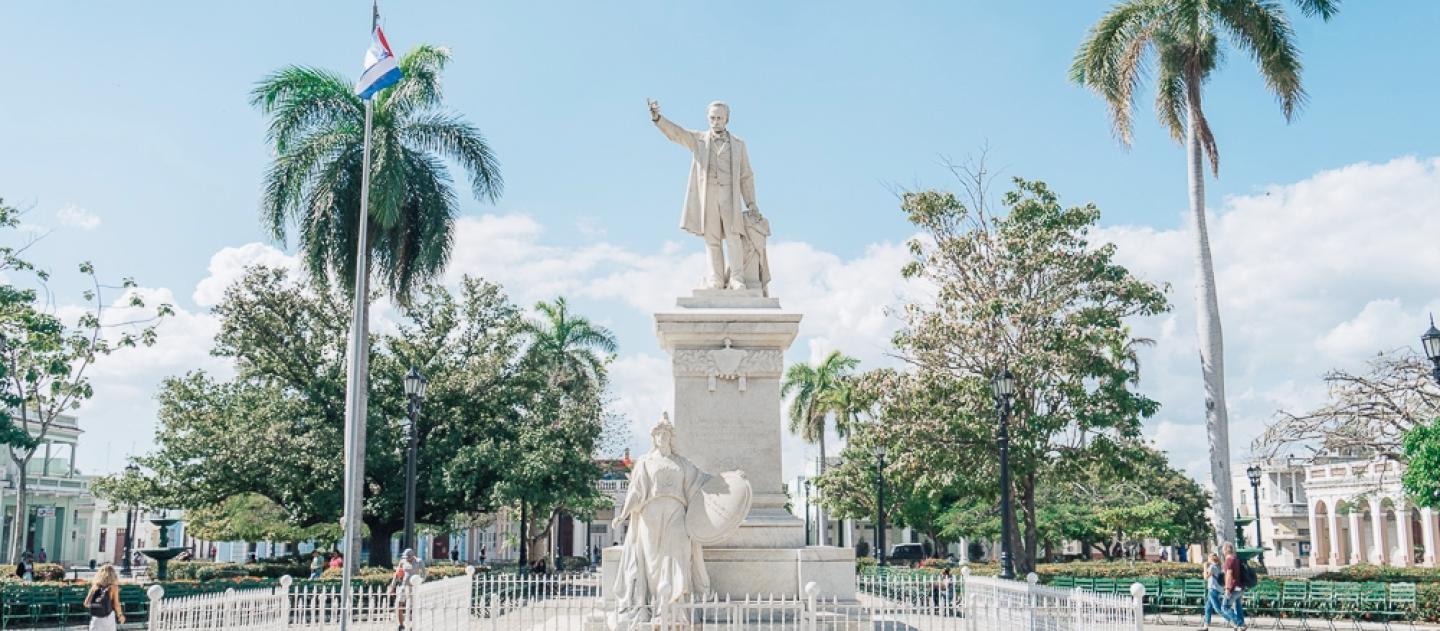 Uma estátua de José Martí em Cienfuegos