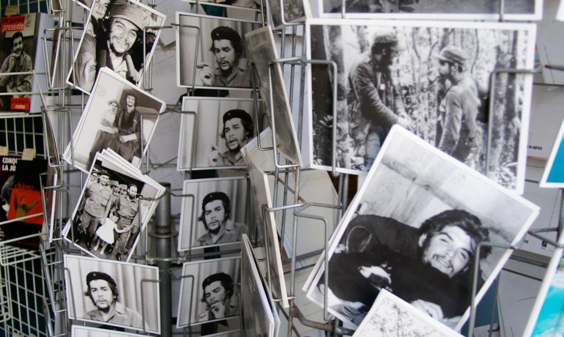 Cartões postais em Cuba com imagens de Che Guevara